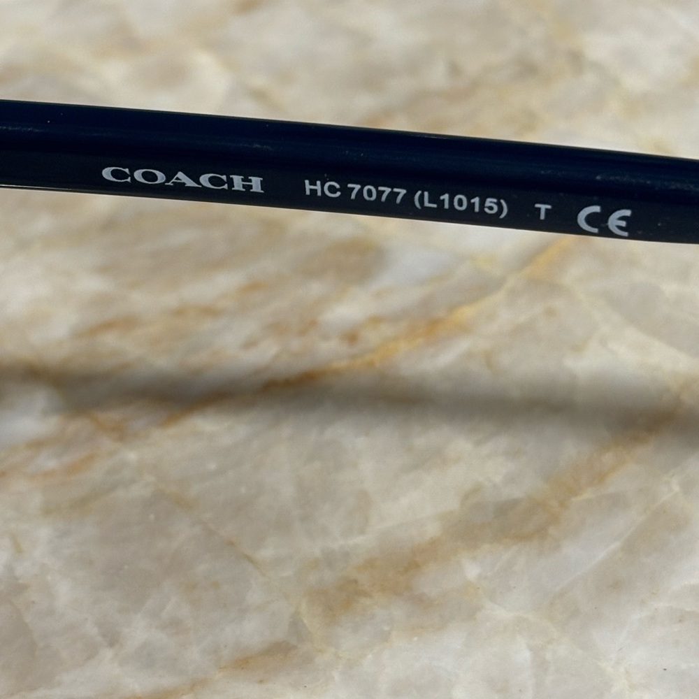 Coach Metal Pilot Sunglasses – Silver Frame / Blue Gradient Lens - Picture 5 of 7